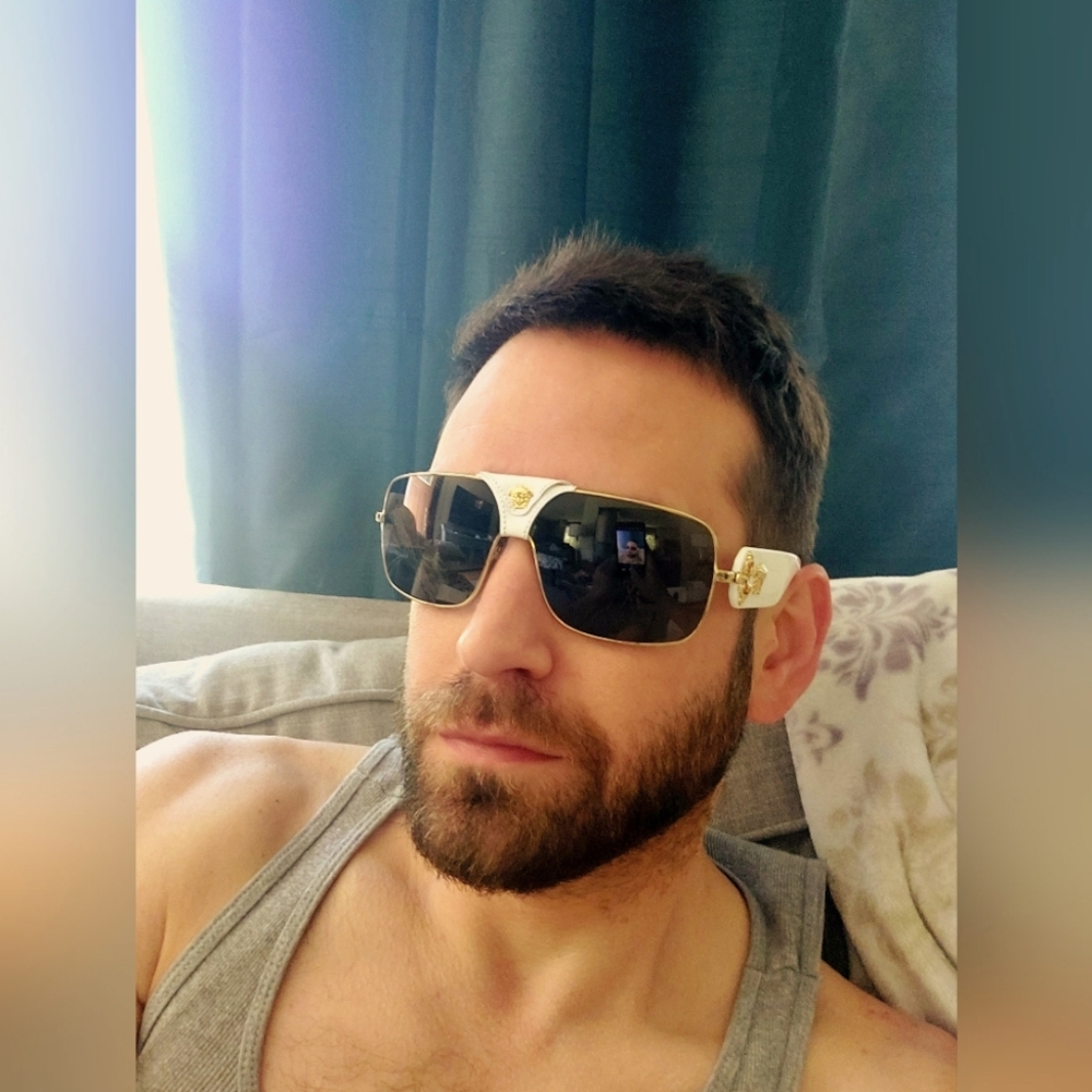 Meet your Posher, Beeliyaal.
